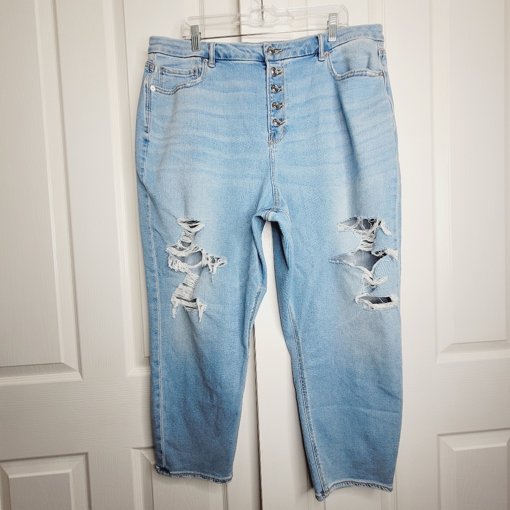 American Eagle curvy High rise ripped plus size distressed mom jeans 20